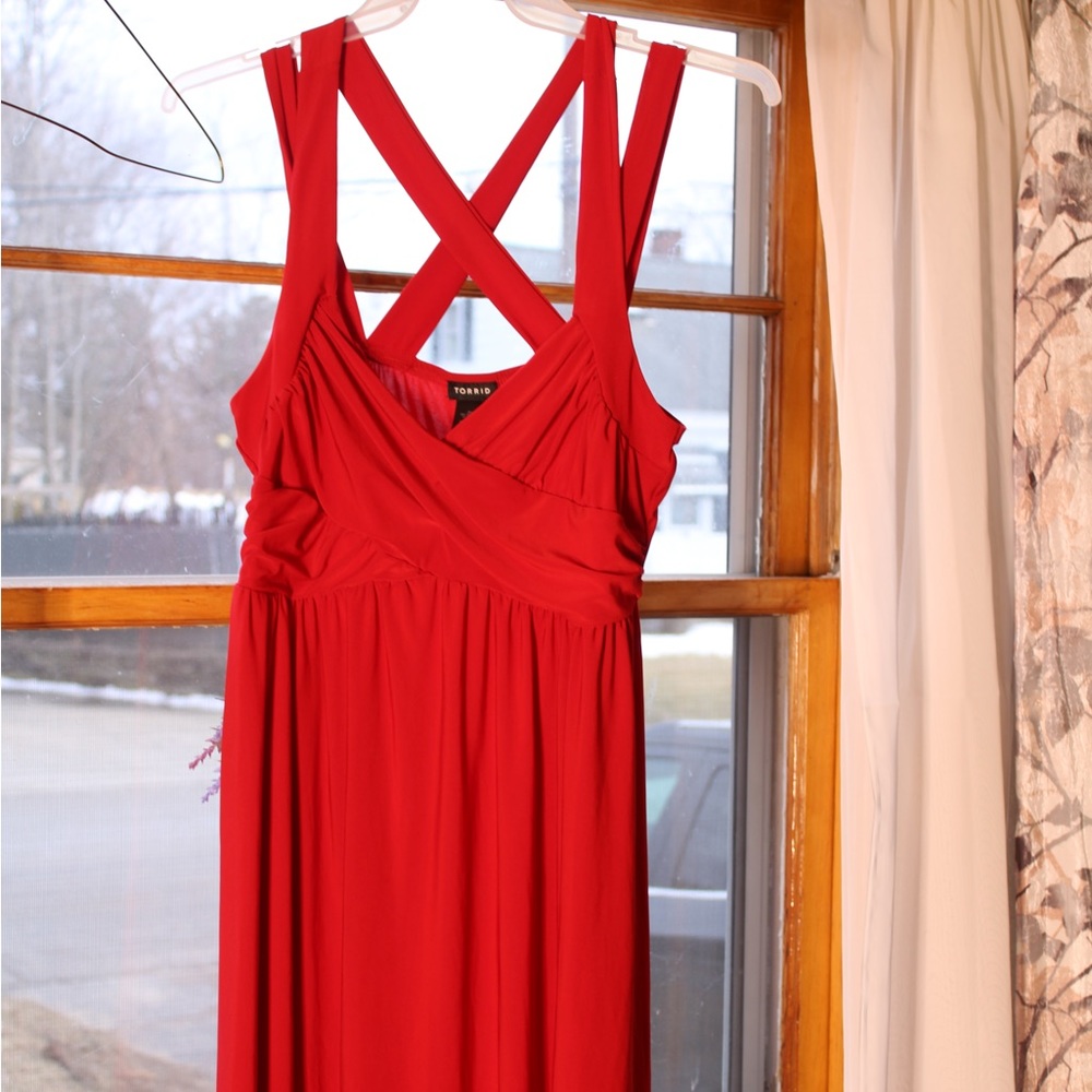 Torrid size 1 Red crisscross sleeve dress